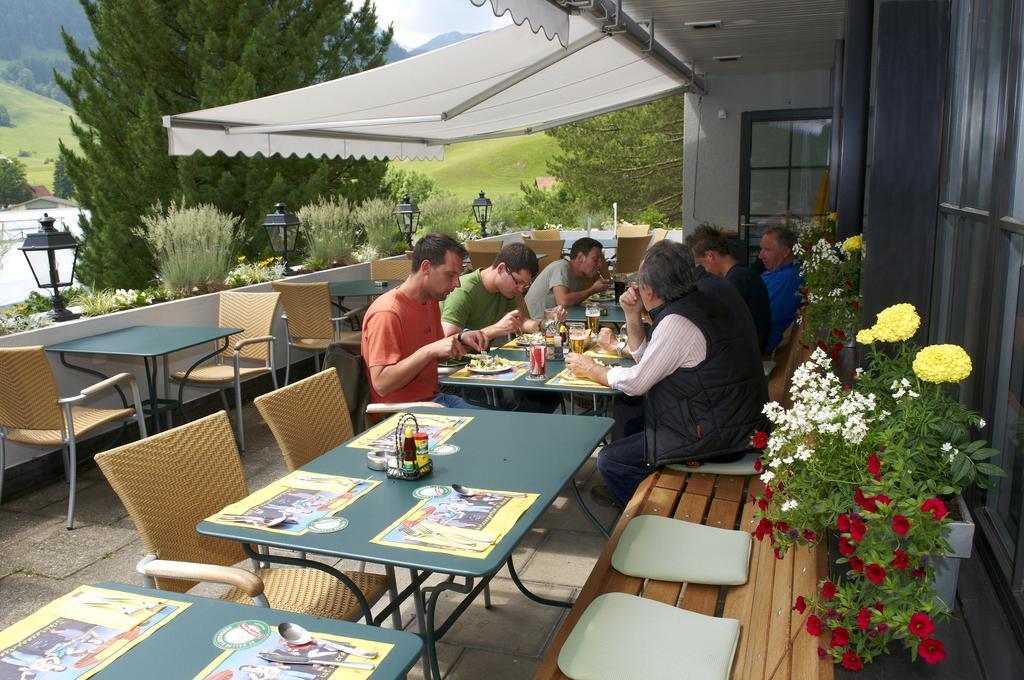 Hotel-Restaurant Sternen Nesslau Extérieur photo